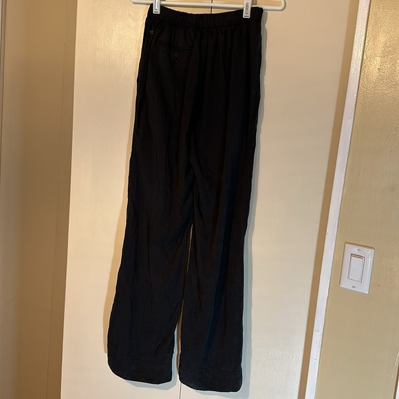 Lululemon Easy Breezy Tencel Black
Travel Lounge Pant - Picture 10 of 11
